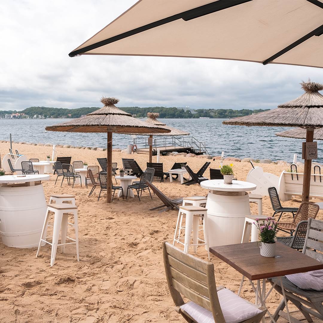 Zantopps Fährhaus located on the beach in Kiel.
