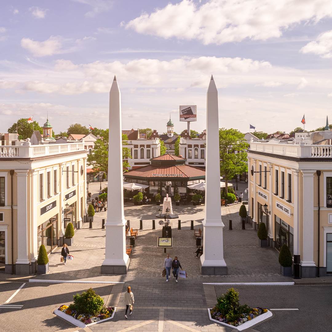 The main entrance of Designer Outlet Neumünster