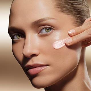 *1 solar item bought = 50% off the second one.
2 lips items bought = 3rd one free.
Mascars selection at €5.90.
See conditions in store


